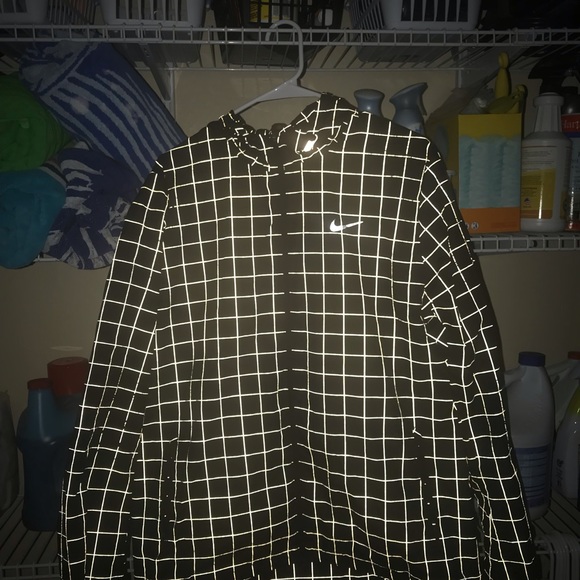 Nike reflective windbreaker - Picture 2 of 2